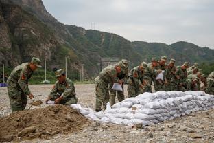 问题根源？莫耶斯、范加尔、穆帅……滕哈赫都遭遇曼联更衣室失控